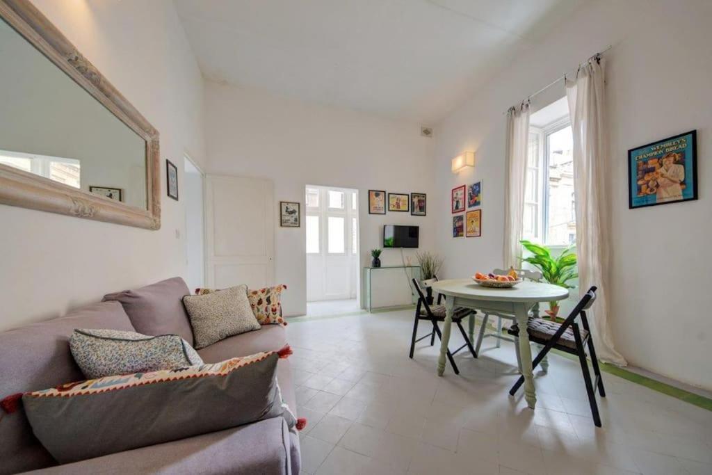 Traditional Maltese Town House In Floriana エクステリア 写真